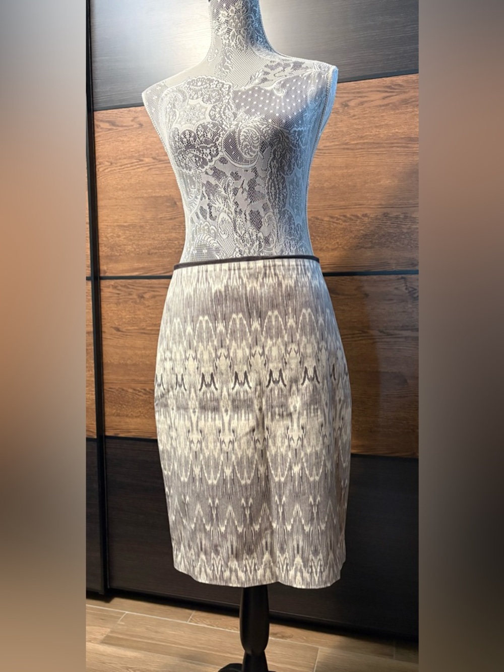 Club Monaco Black and Cream Patterned Pencil Skirt